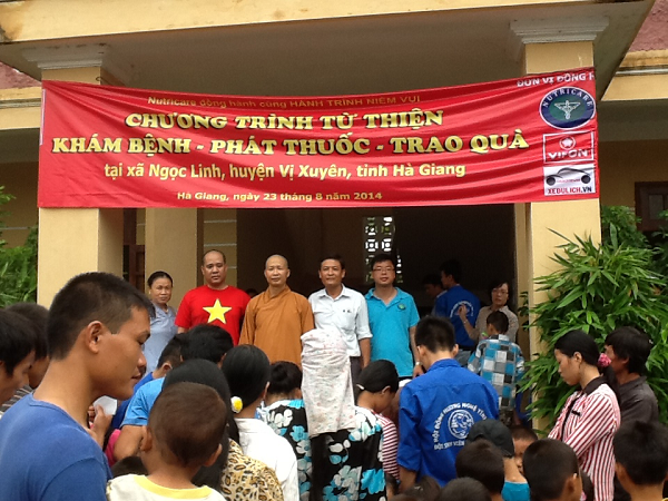 Ha Giang province: free medical checkup & medicine and gift for children and poor families